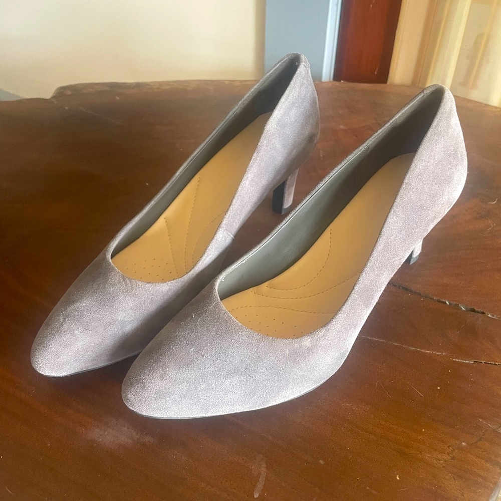 Madewell pumps in dark grey suede